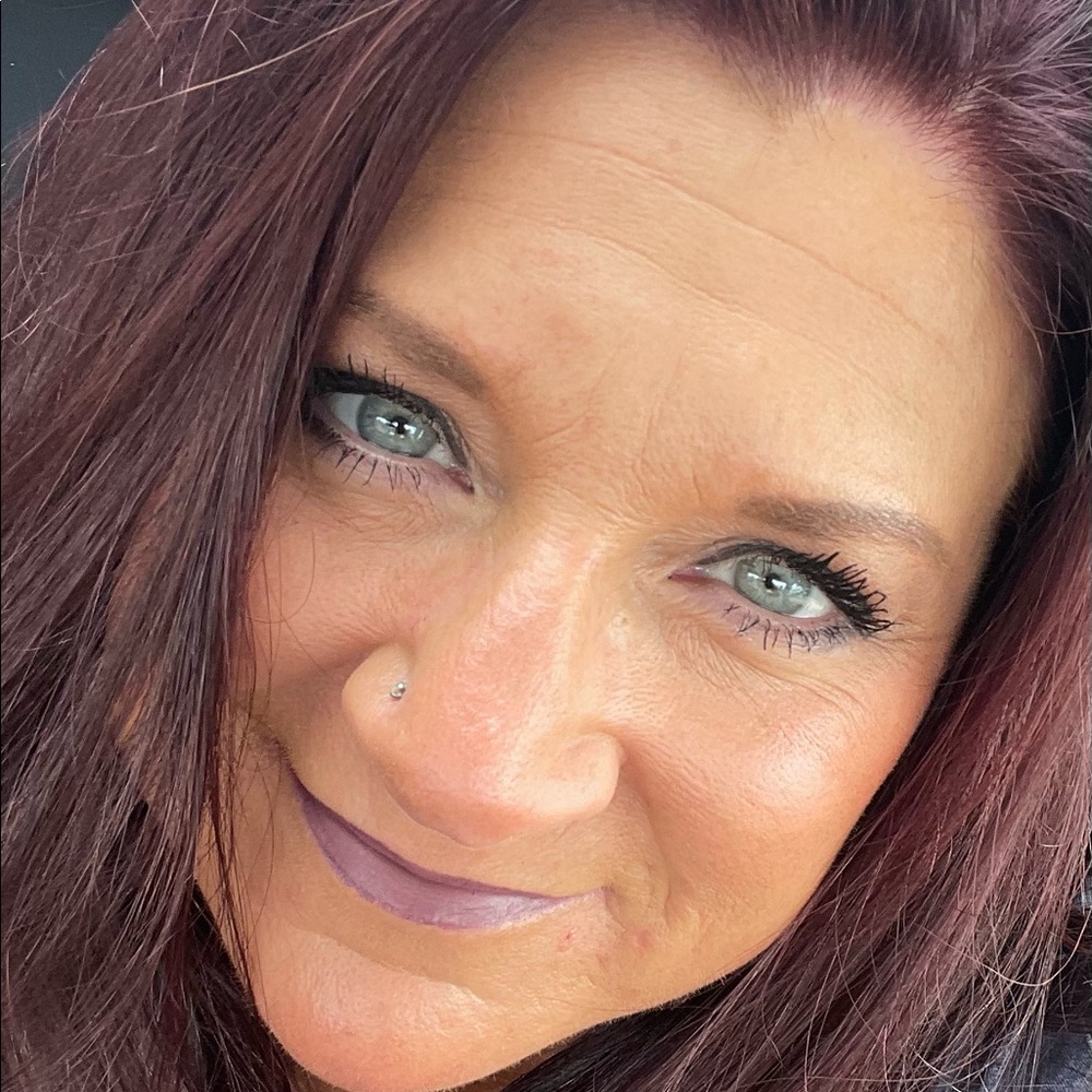 Meet your Posher, Debi